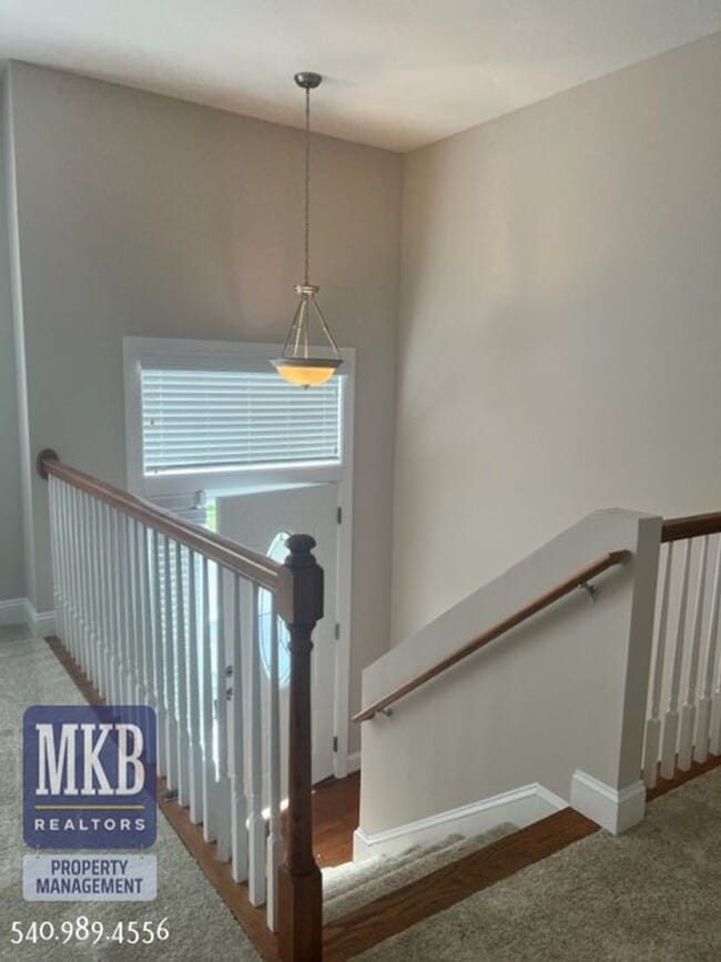 Building Photo - Spacious 3 Bedroom/ 2.5 Bath Home