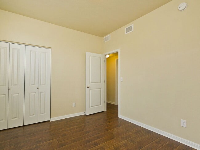 Building Photo - 335 Rachel St