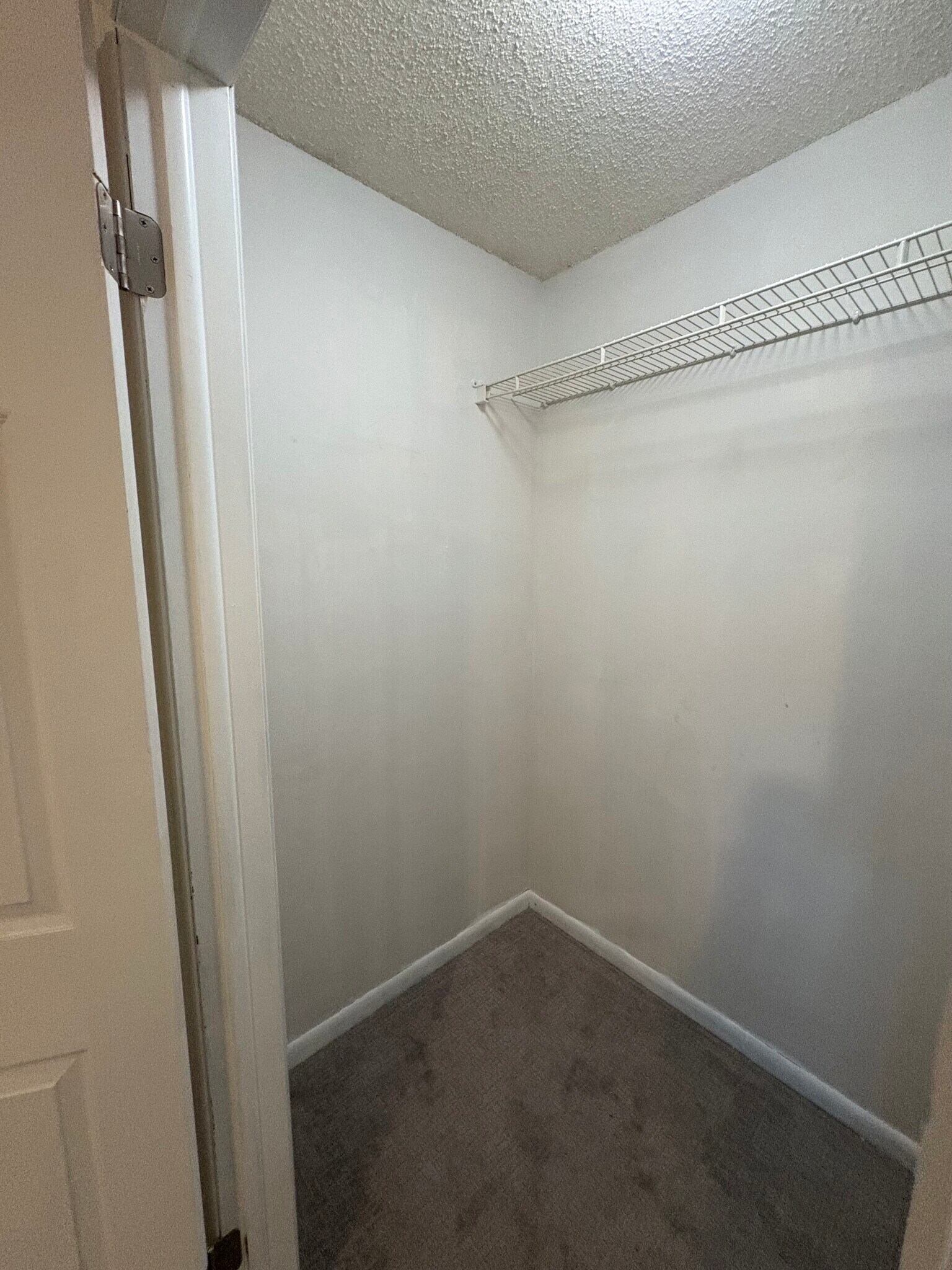 Building Photo - 25A Pine Ln