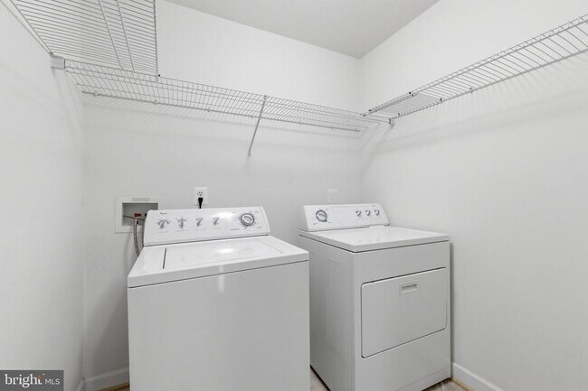 Building Photo - 2454 Curie Ct