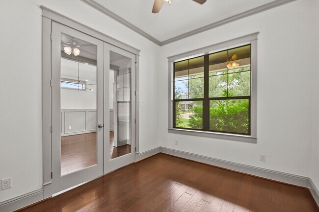 Building Photo - Timeless Elegance in Oak Forest: A Stylish...