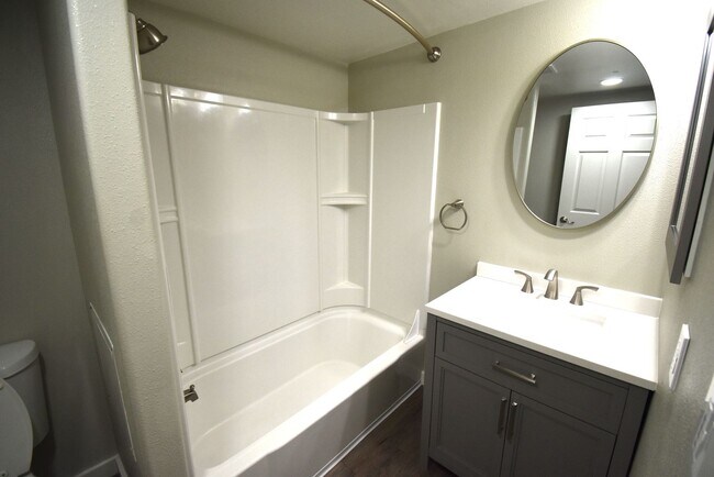 Building Photo - 157 Holloway Heights
