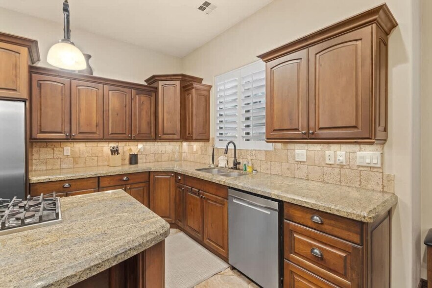 Building Photo - 1922 N Pebble Beach Dr