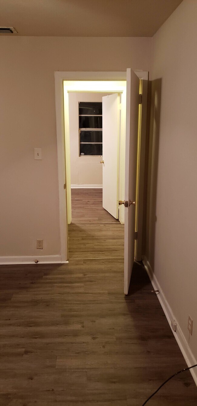 Building Photo - 1103 Roosevelt St