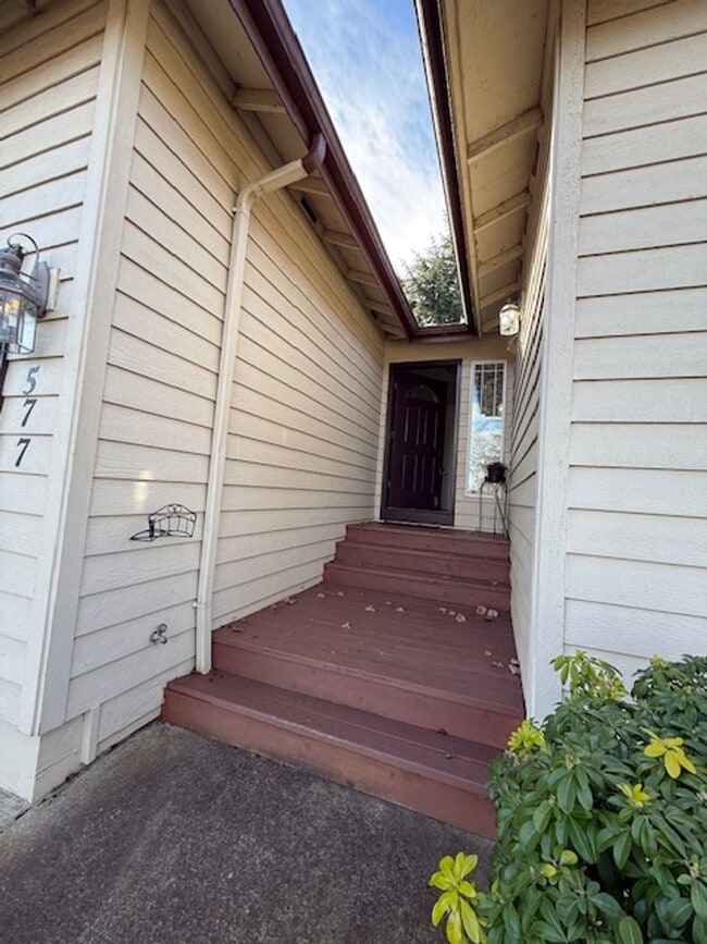 Building Photo - 577 Sunwood Dr NW
