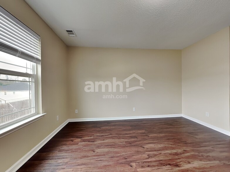 Building Photo - 8 Sunnydale Ln