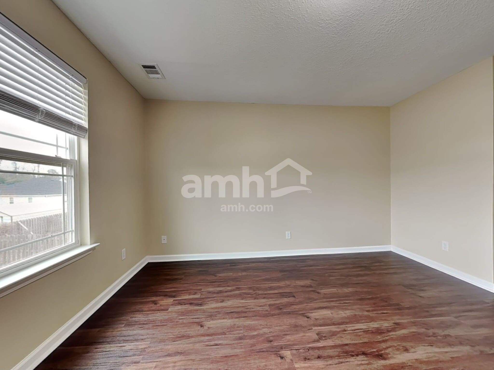 Building Photo - 8 Sunnydale Ln