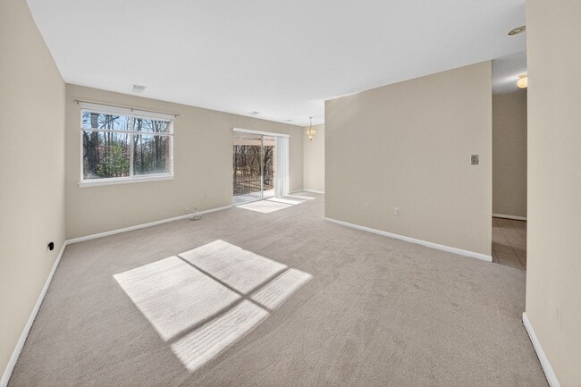 Building Photo - 3364 Hewitt Ave