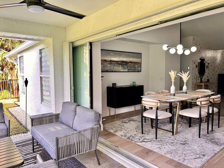 Building Photo - 6205 SE Circle St