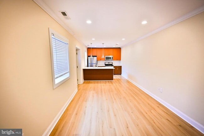 Building Photo - 907 Stiles St