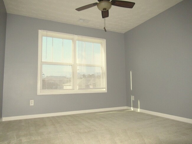 Building Photo - Step to the sophisticated side!