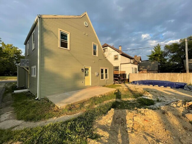 Building Photo - 1716 Salem Ave