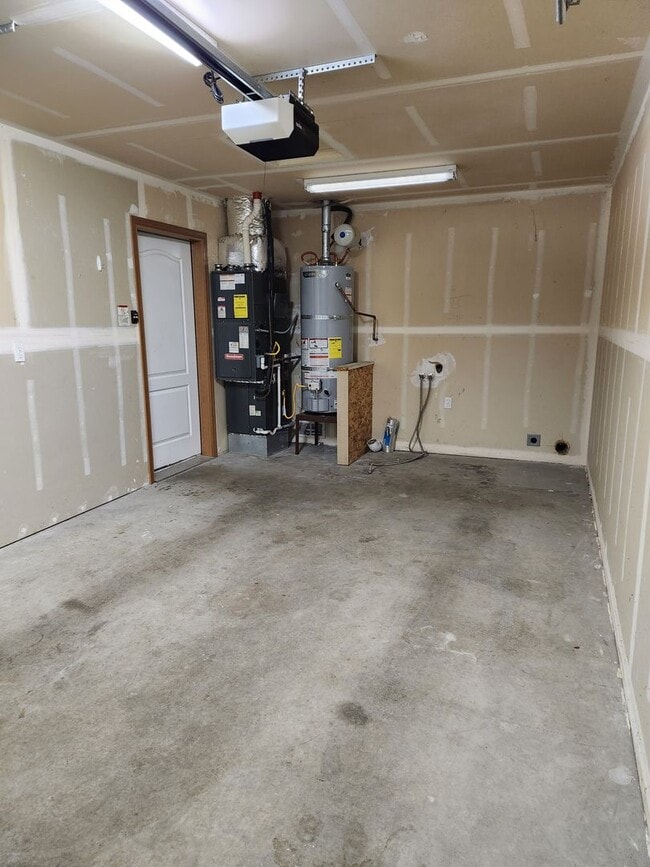 Building Photo - 240 Poplar St