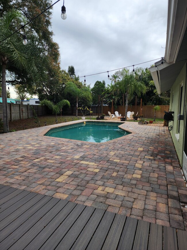 Building Photo - Pool home in Historic Tarpon Springs
