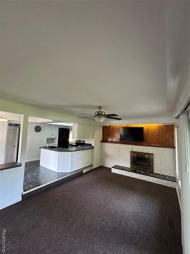 Building Photo - 129 Pleasant Lake Dr