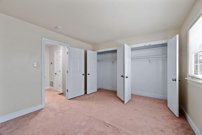 Building Photo - 2 bed Townhome in Annapolis in Hilltop Village