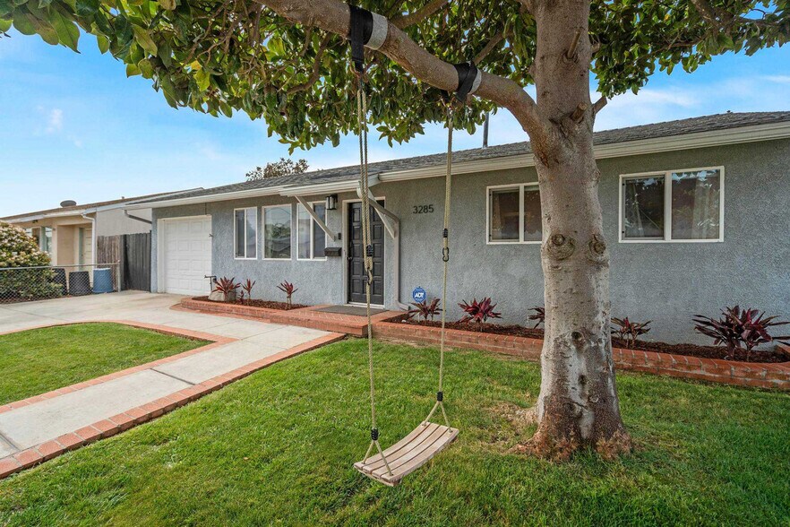 Building Photo - 3285 Moccasin Ave