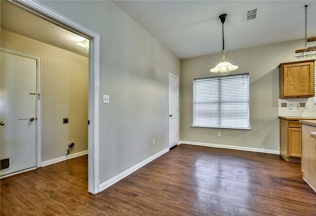 Building Photo - 4424 Maple Shade Ave