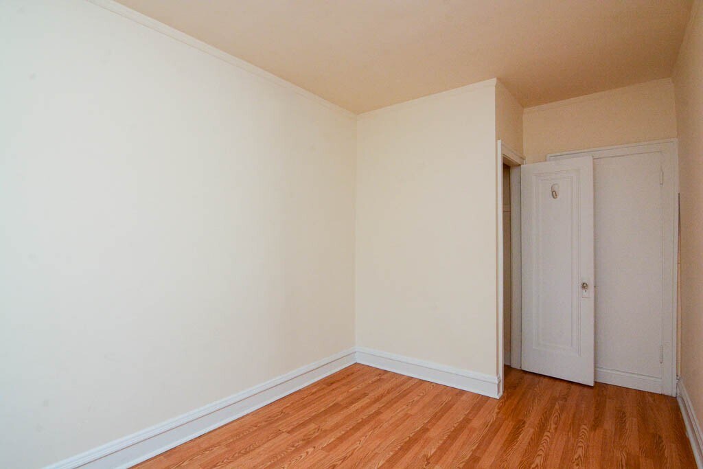 Building Photo - 2530 N Sawyer Ave