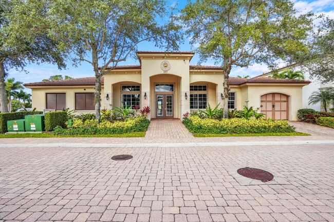 Building Photo - 2005 Foxtail View Ct