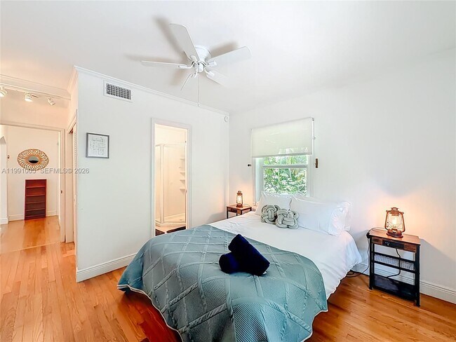 Building Photo - 1419 NE 4th Ct