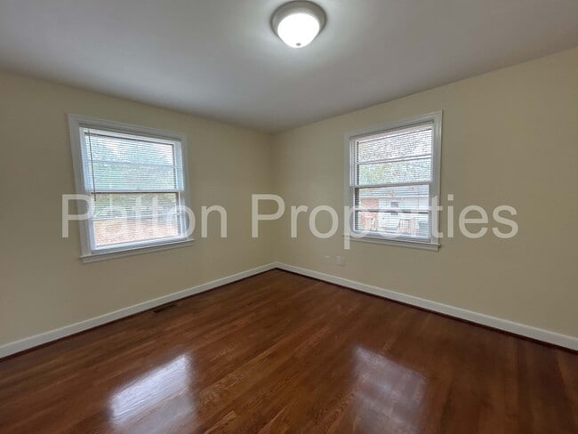 Building Photo - Saluda Gardens Home