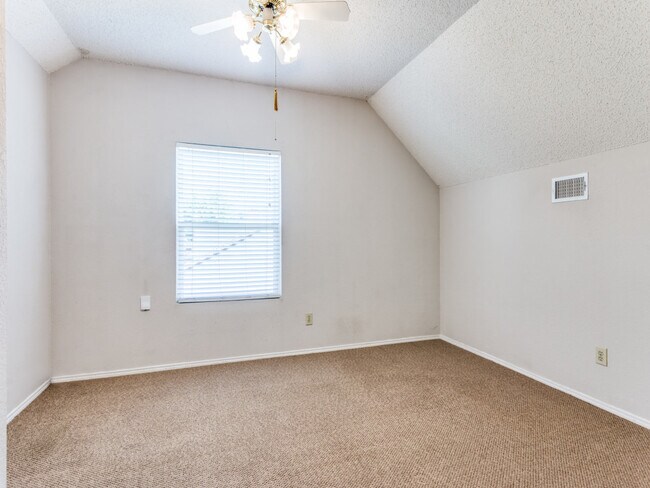 Building Photo - 2633 Harvest Moon Dr