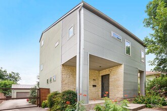 Building Photo - Contemporary Home in Woodlawn Terrace