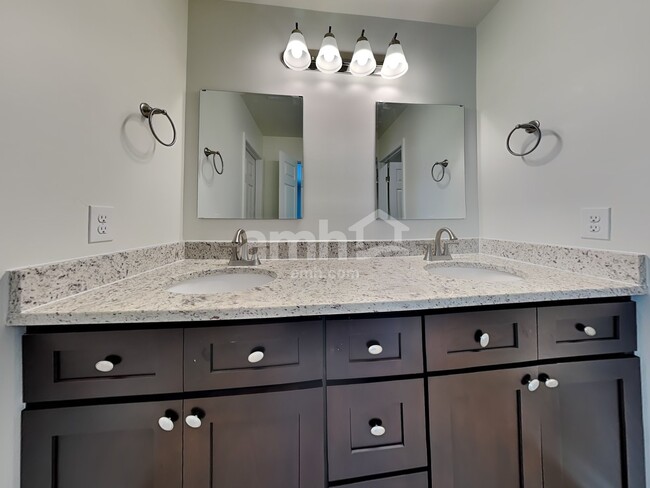 Building Photo - 423 Seabreeze Drive