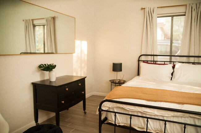 Building Photo - 1314 S 8th Ave