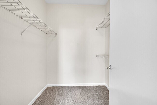 Building Photo - $3,225.00 - 2 Beds, 1.5 Bath, Townhouse in...