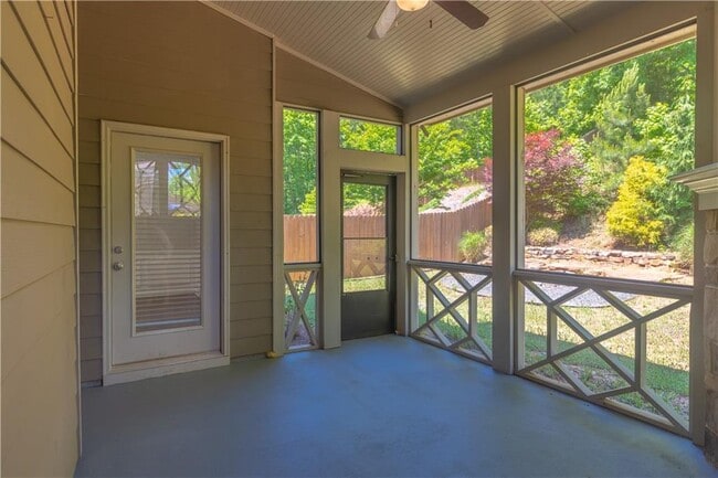 Building Photo - 5046 Apple Grove Rd NE