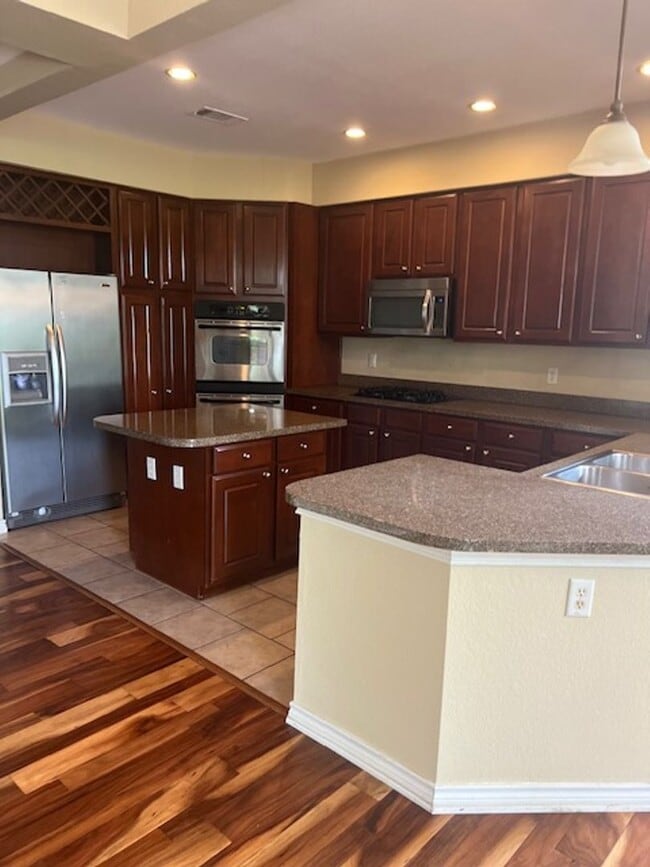 Building Photo - Beautiful 2 Bedroom 2 Bath condo in George...