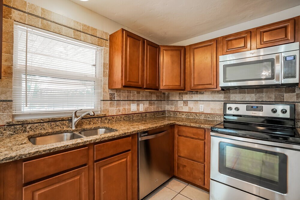 Building Photo - 3410 SE 11th Ave