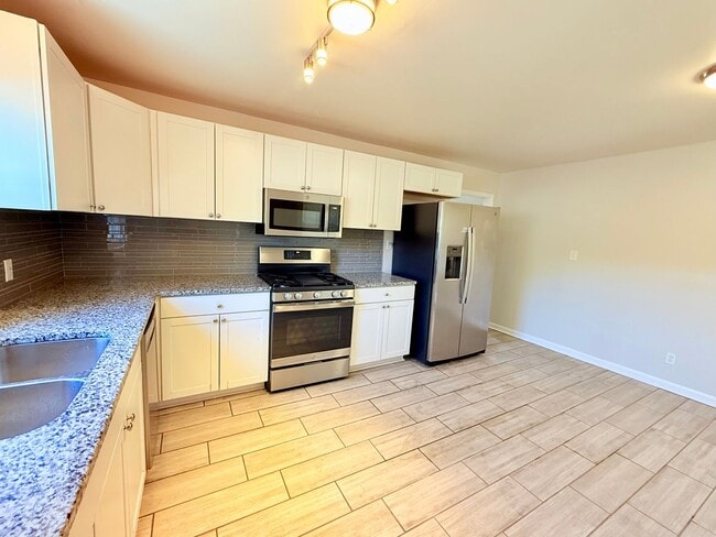 Building Photo - 4033 Fieldcrest Rd