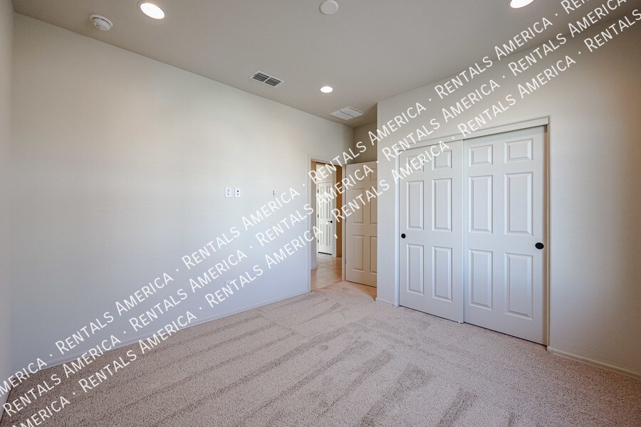 Building Photo - 18675 N 268th Ave