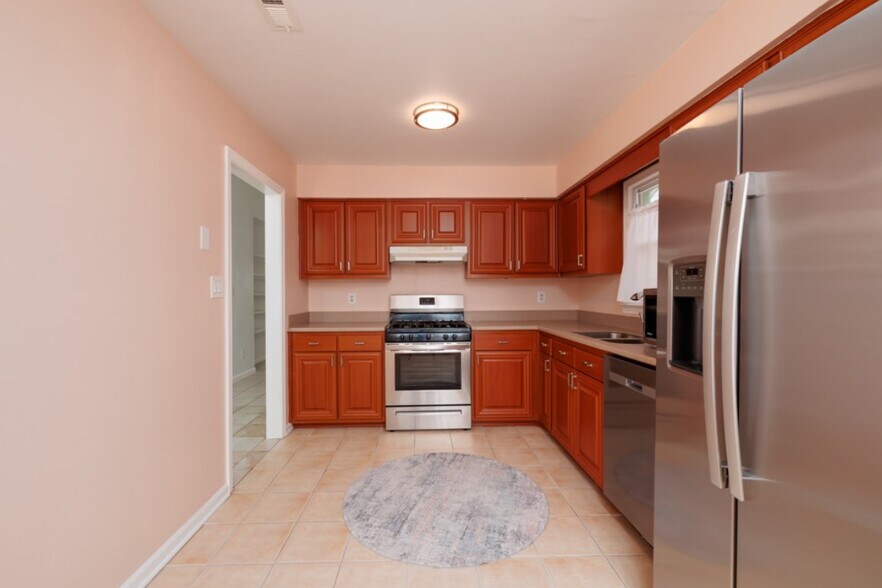 Building Photo - 1705 Maryus Ct