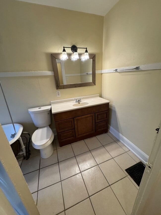 Building Photo - Beautiful Large Home for rent