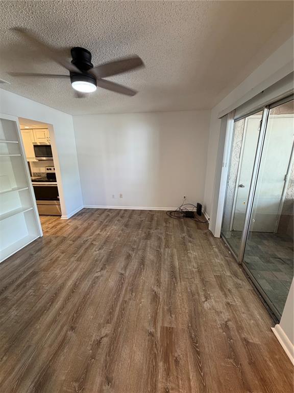 Building Photo - 4508 S Oak Dr