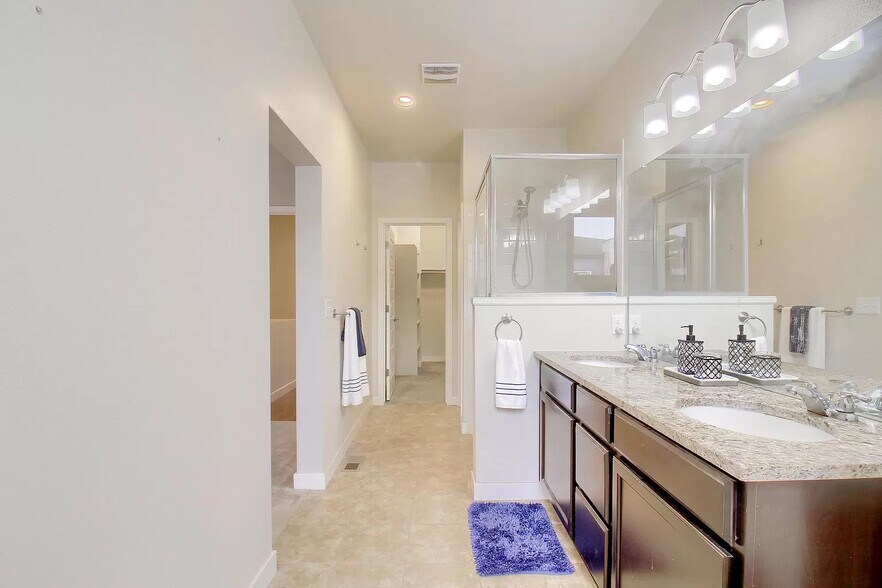 Building Photo - 2061 W 67th Pl