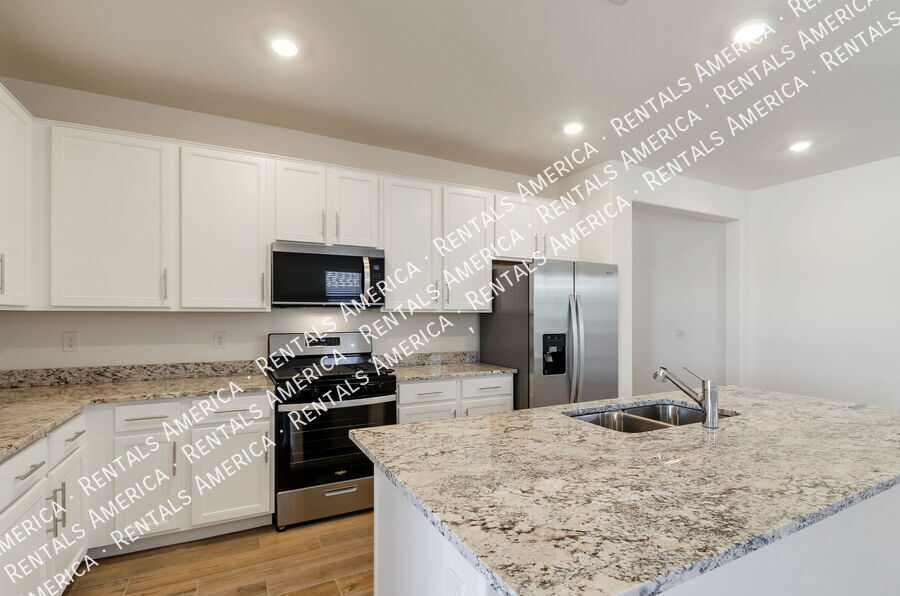 Building Photo - 5468 W Monterey Dr