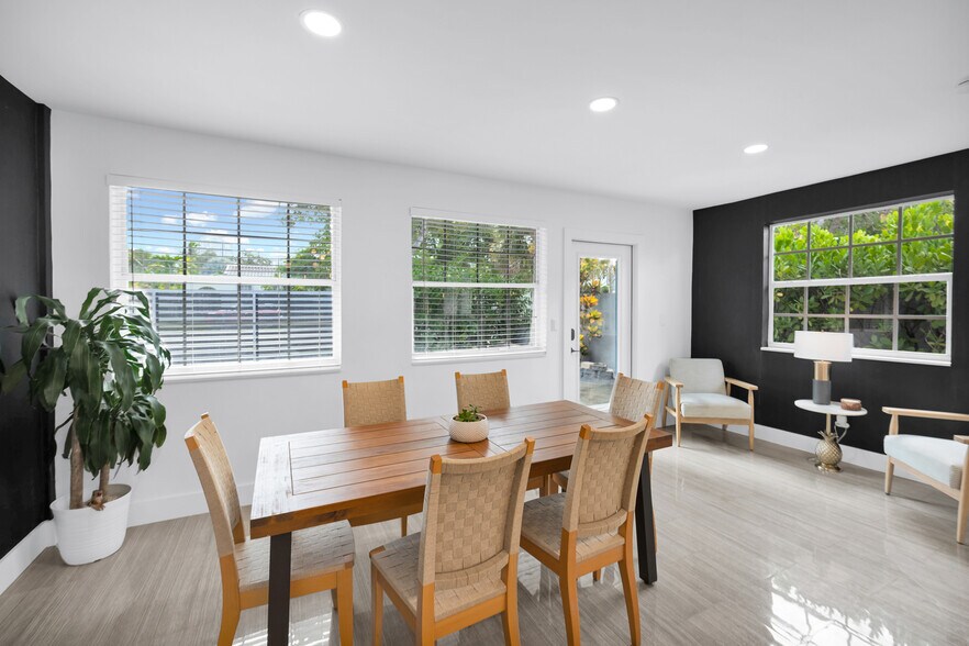 Building Photo - 1800 SW 5th Ave