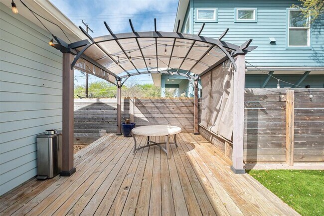 Building Photo - 5000 Lansing Dr