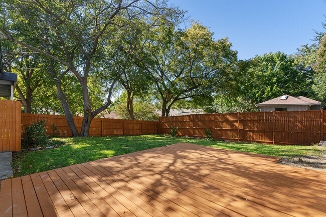 Building Photo - 219 Lakeview Dr