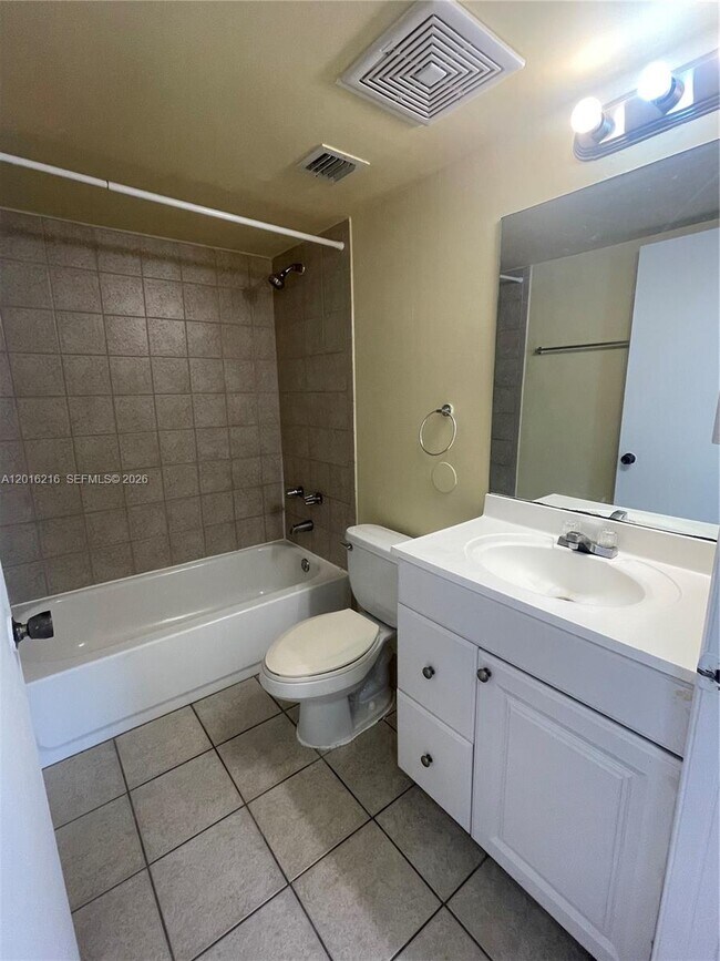 Building Photo - 6255 SW Kendale Lakes Cir