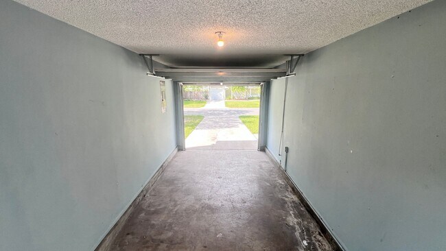 Building Photo - Beautiful 3/2 Home Located In Waterford La...