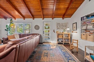 Building Photo - 319 Hideaway Lane Central