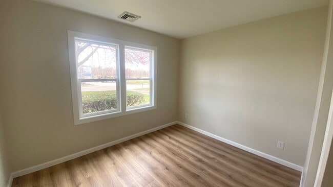 Building Photo - Beautiful 3 Bedroom Home Available after J...
