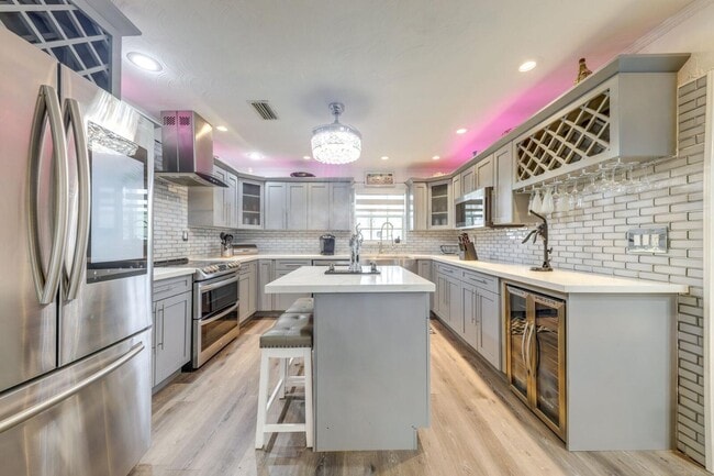 Building Photo - 3609 SW 58th Ave