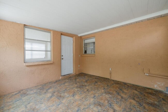 Building Photo - 3304 Bluebird Dr